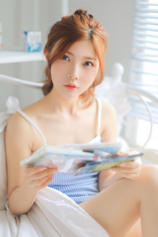 皮包上撒了乳液怎么办